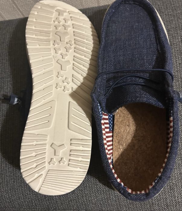 Чоловічи мокасини темно синього кольору дуже легкі і комфортні 42,5