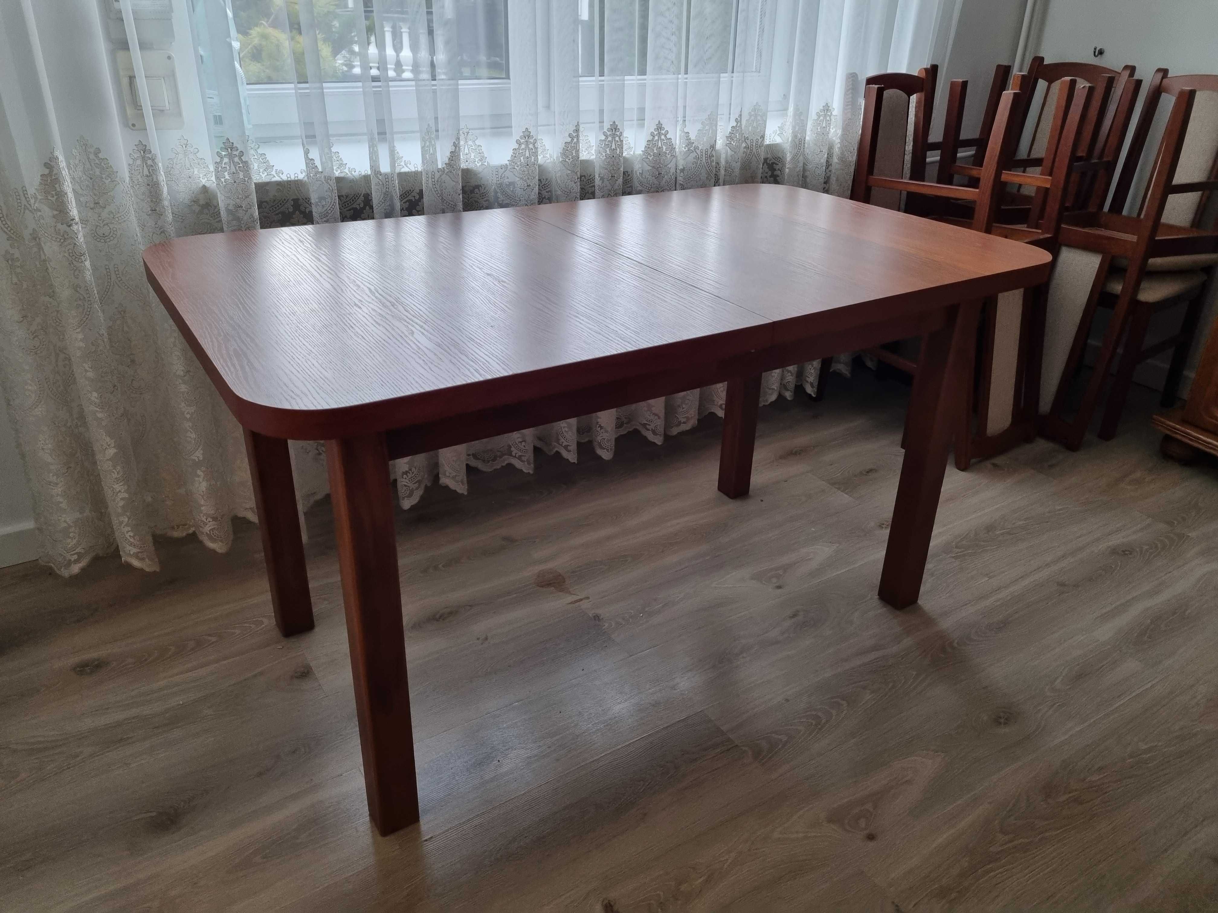 Stół rozkładany w zestawie z 6 krzesłami