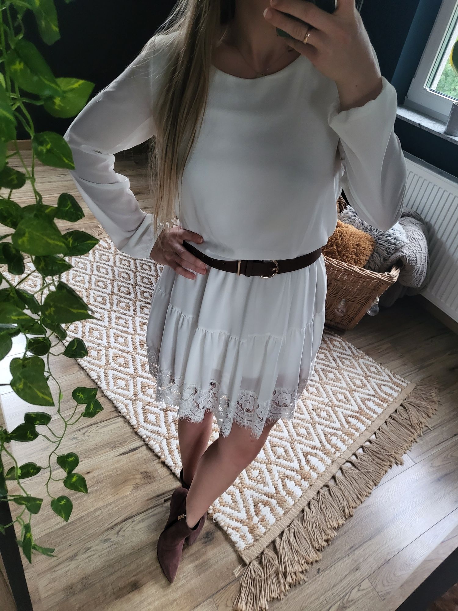 Biała sukienka boho
