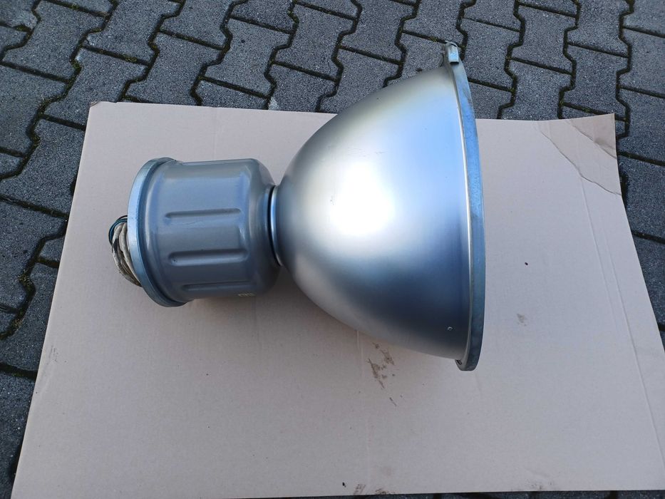 Sufitowe lampy przemysłowe LUG