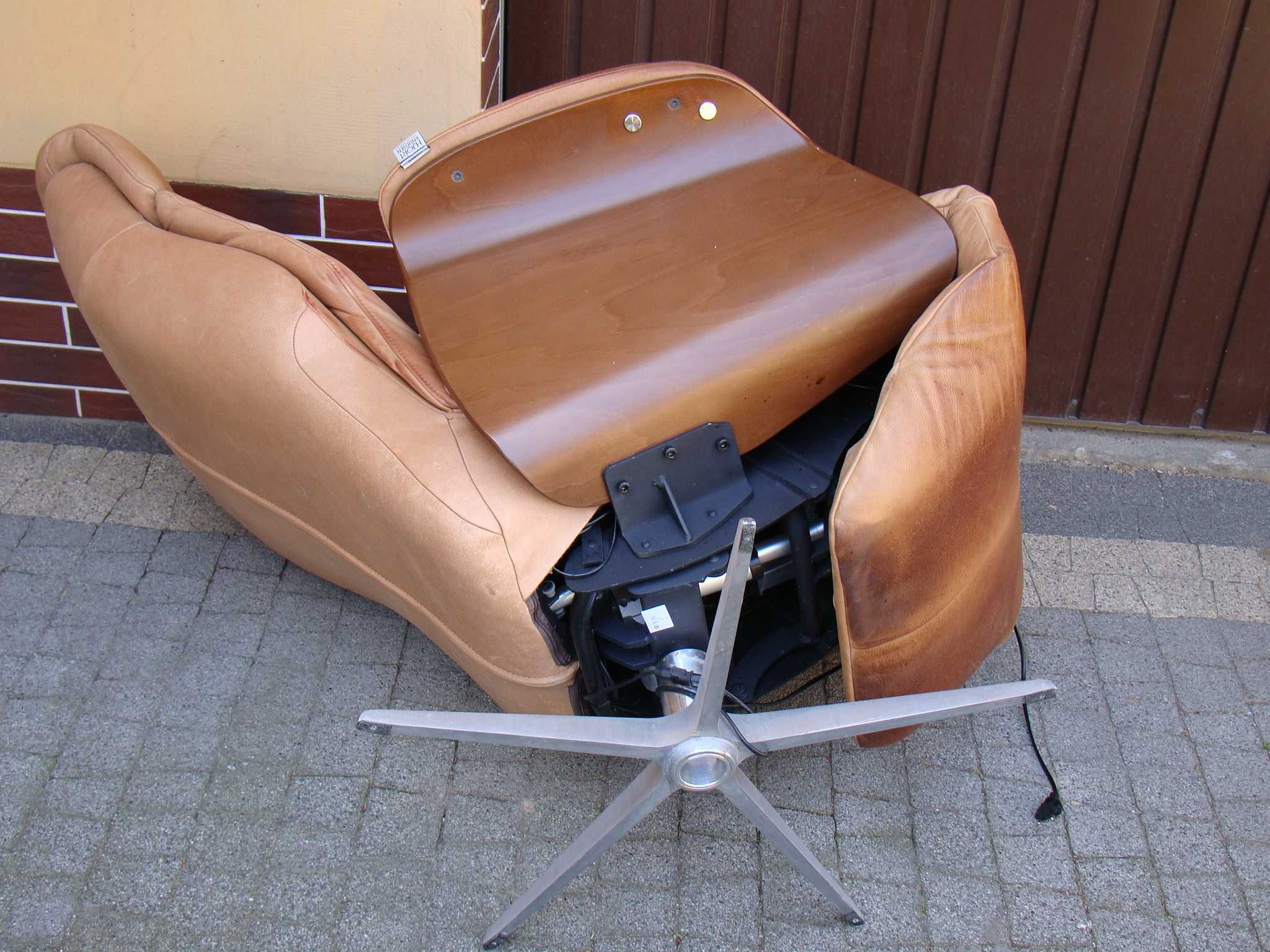Rozkładany skórzany fotel z elektryczną regulacją