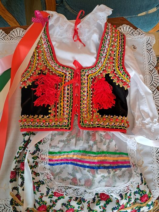 Stroj krakowski dla dziewczynki bronowicki