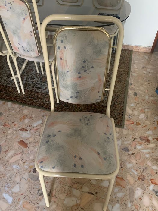 Mesa vidro e 6 cadeiras bom estado