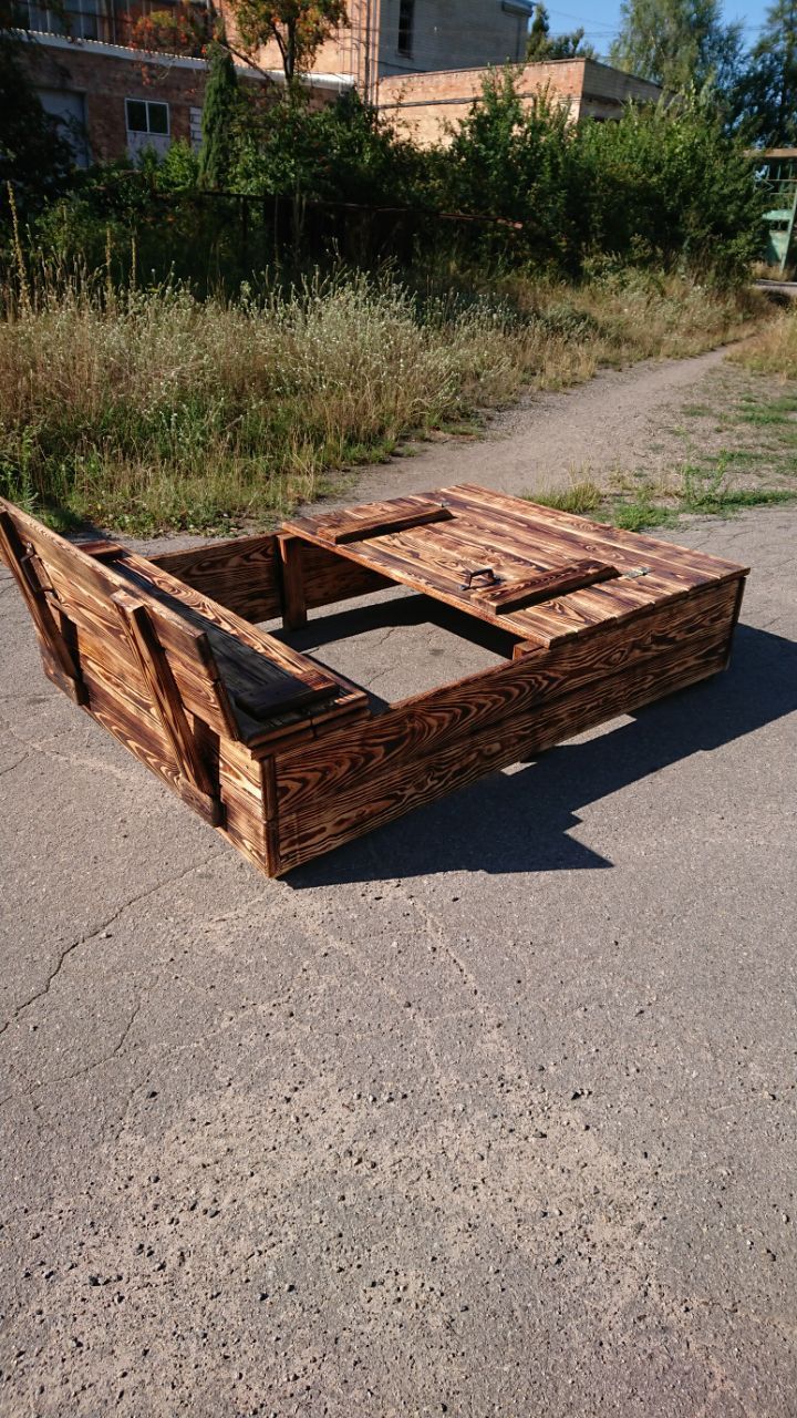 Дитяча дерев'яна пісочниця