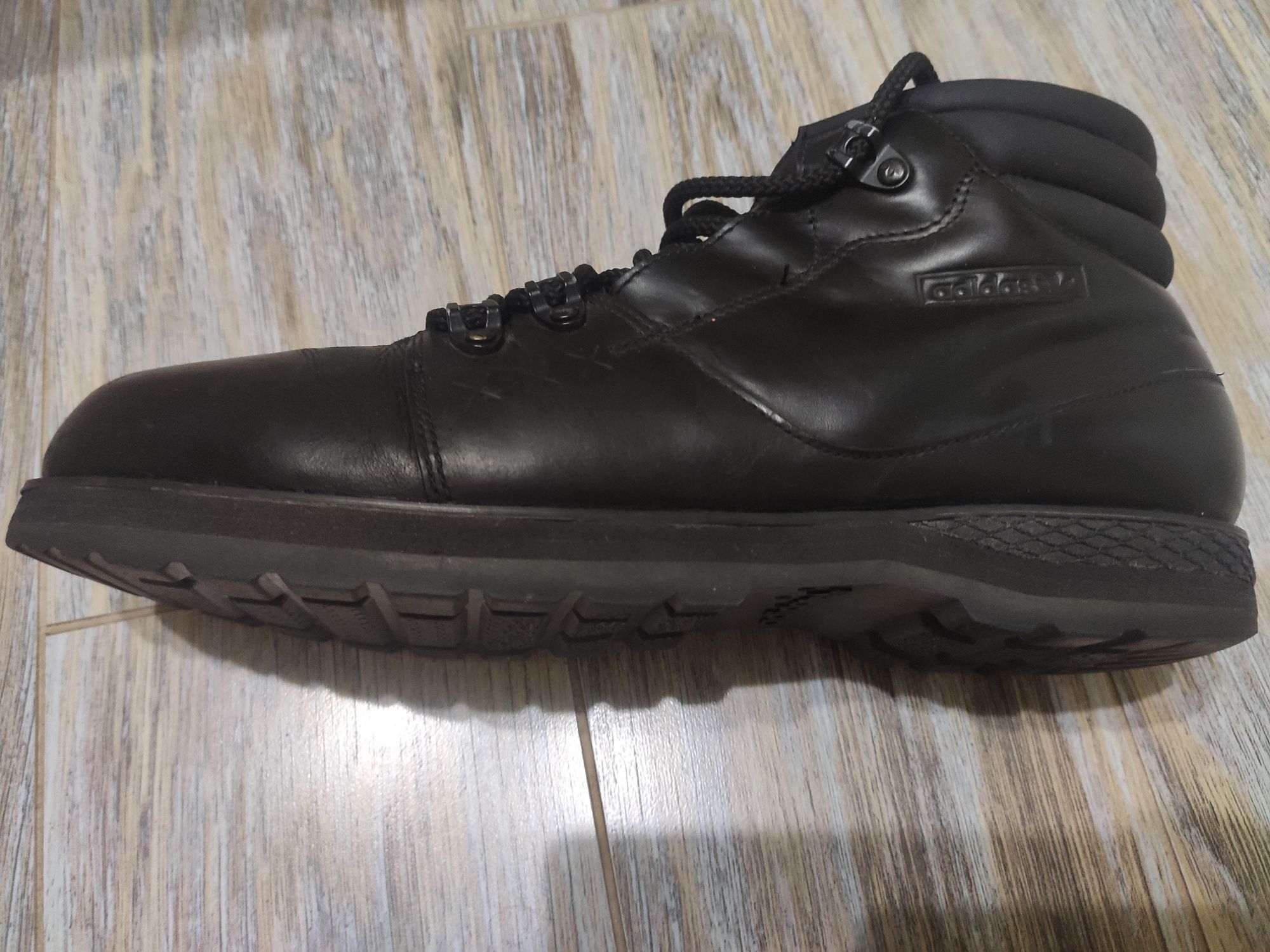 Продам оригінальні чоловічі ботинки Adidas