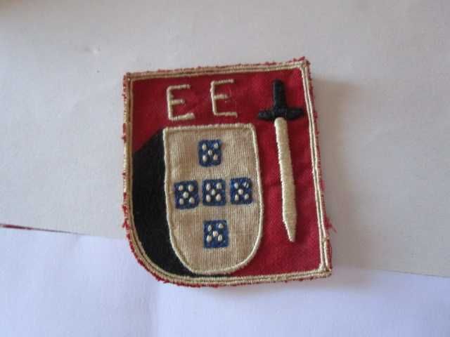 Escola Exército ( Academia militar) crachá em pano patch muito antigo