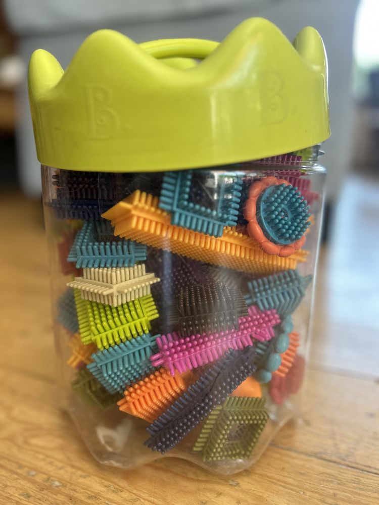 Klocki jeżyki marki B.Toys