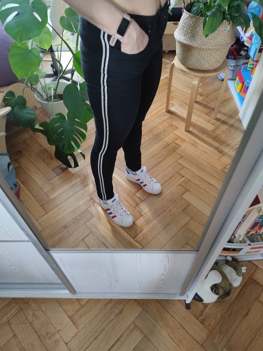Czarne rurki spodnie z lampasem streach r. 40 New Look