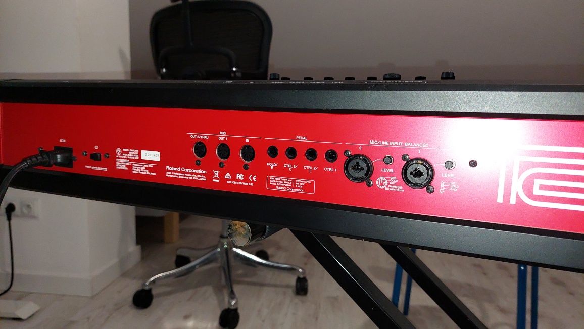 Roland Fantom 8 workstation