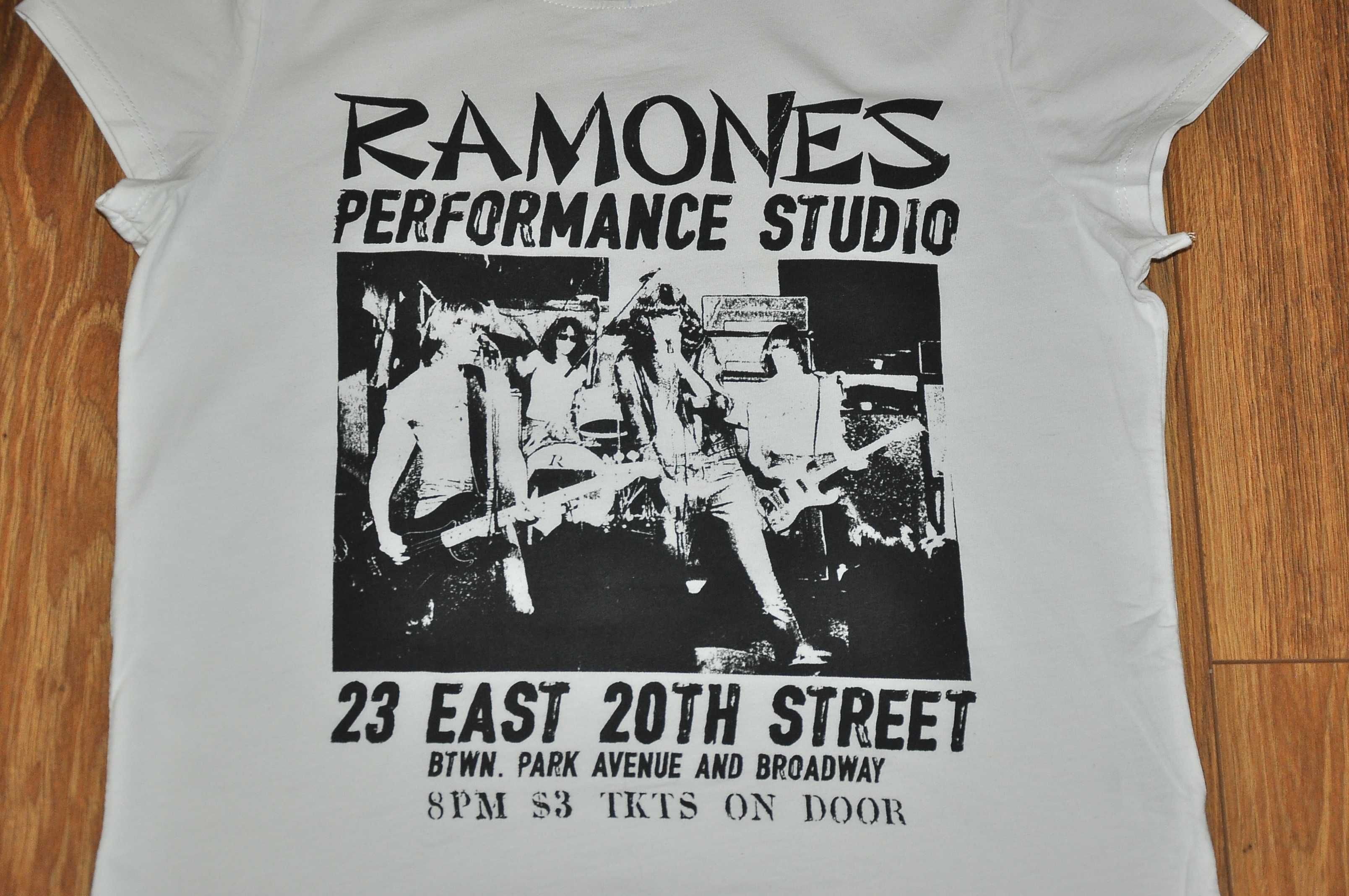 RAMONES - Performance Studio - koszulka rozm.M Punk BERSHKA