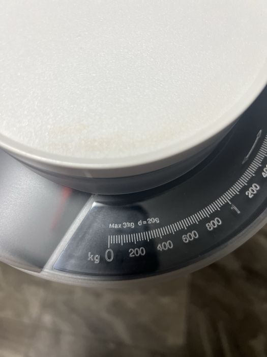 Кухоні ваги на три кг.