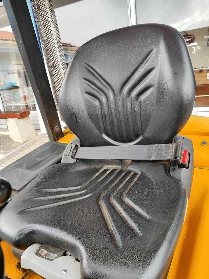 Empilhador 2T diesel com deslocamento lateral