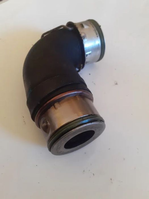 PRZEWÓD POWIETRZA INTERCOOLERA TURBINY 2.0TDI VW GOLF V TOURAN PASSAT B6 AUDI A3 8P SEAT LEON II SKODA OCTAVIA II 1K0145790C