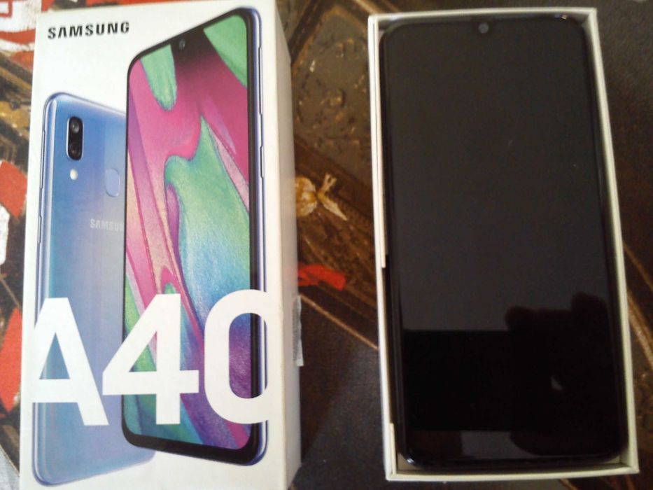 Telefon Samsung A40 , jak nowy.