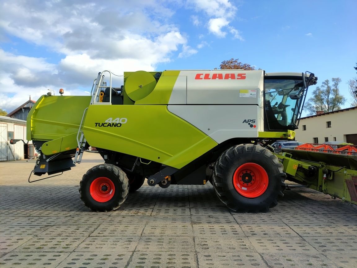 Claas Tucano 440