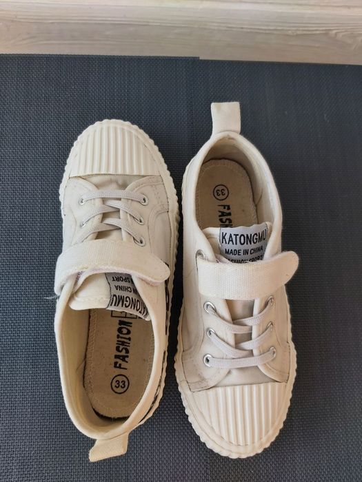 Кеди на дівчинку