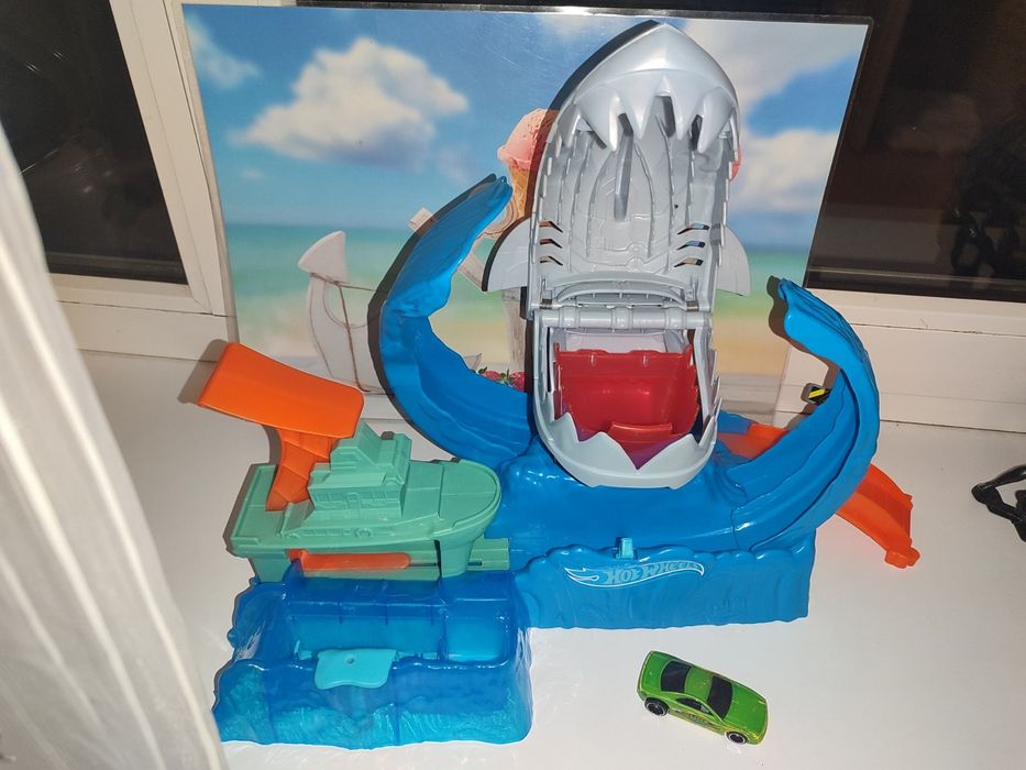 Трек Хот вилс голодная акула.