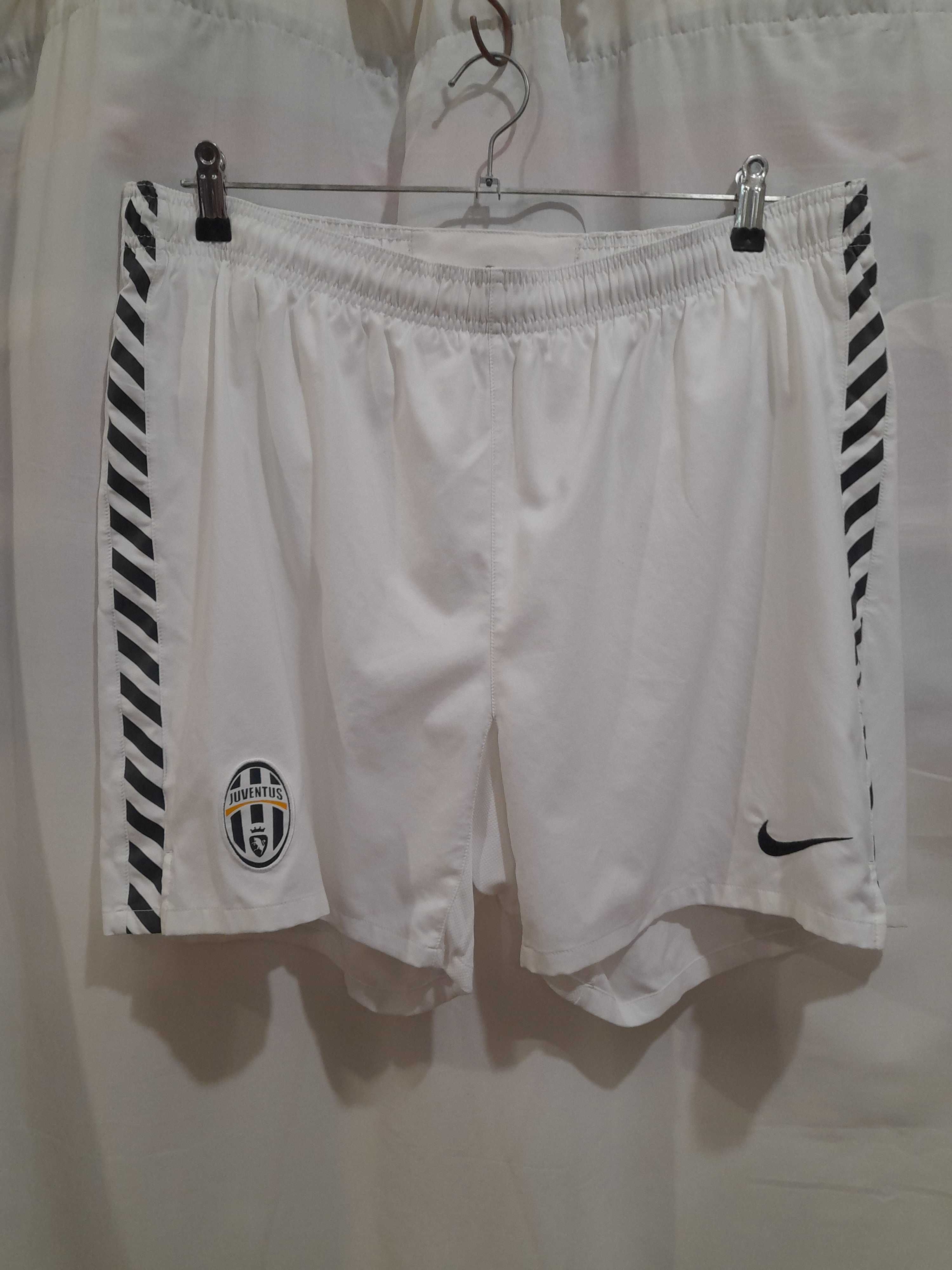 Спортивные шорты ЮВЕНТУС от NIKE( оригинал ) XL
