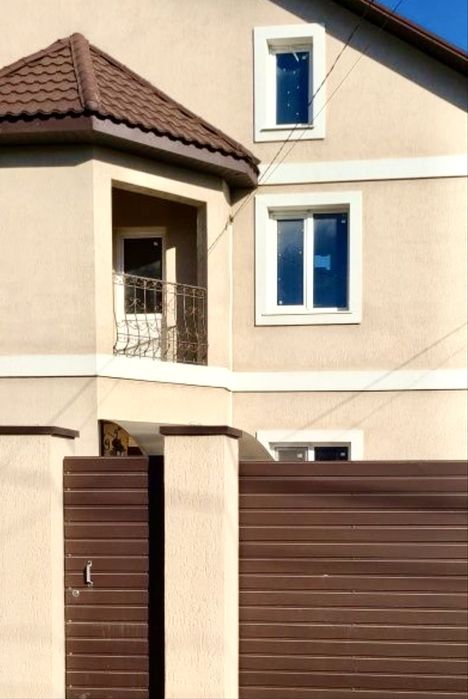 Будинок для життя в сучасному масиві біля ТАИРОВА