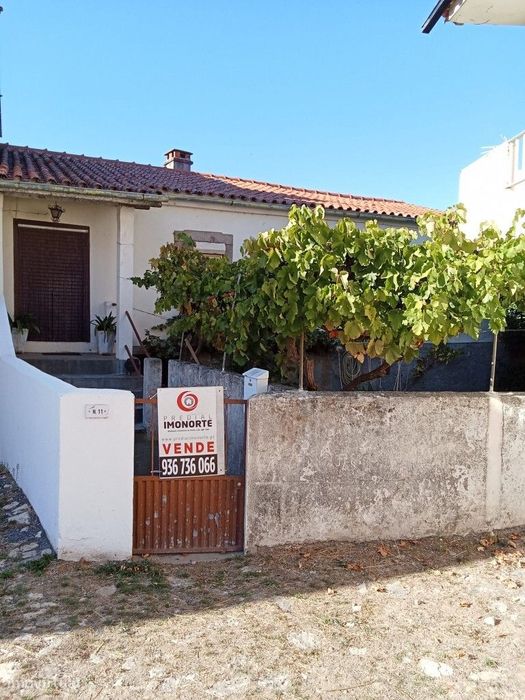 Casa 2 Pisos para Restauro – Rio Frio, Bragança