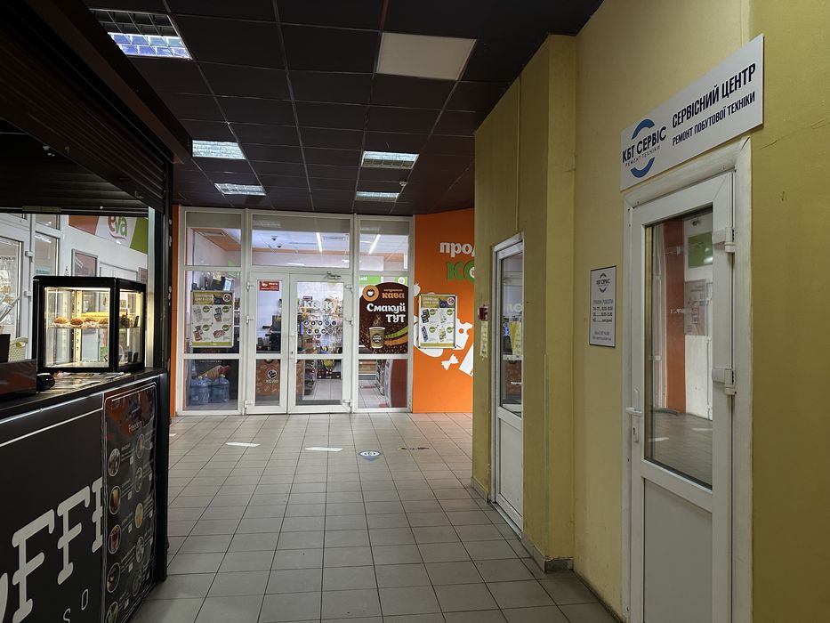 Героїв Дніпра 34, ТРАФІК, ФАСАД, МЕТРО, салон краси в ТЦ