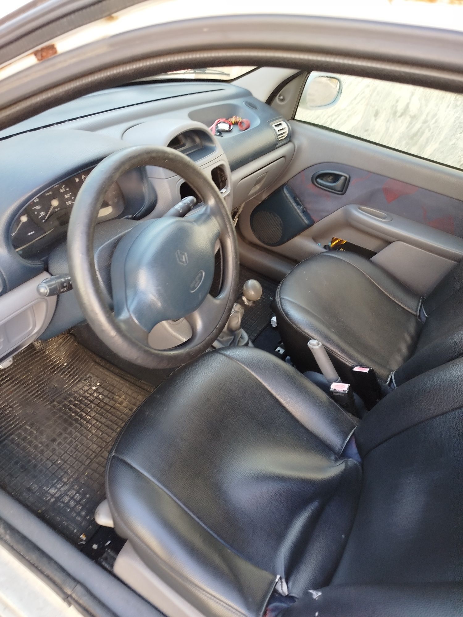 Clio 1.9 d de 99