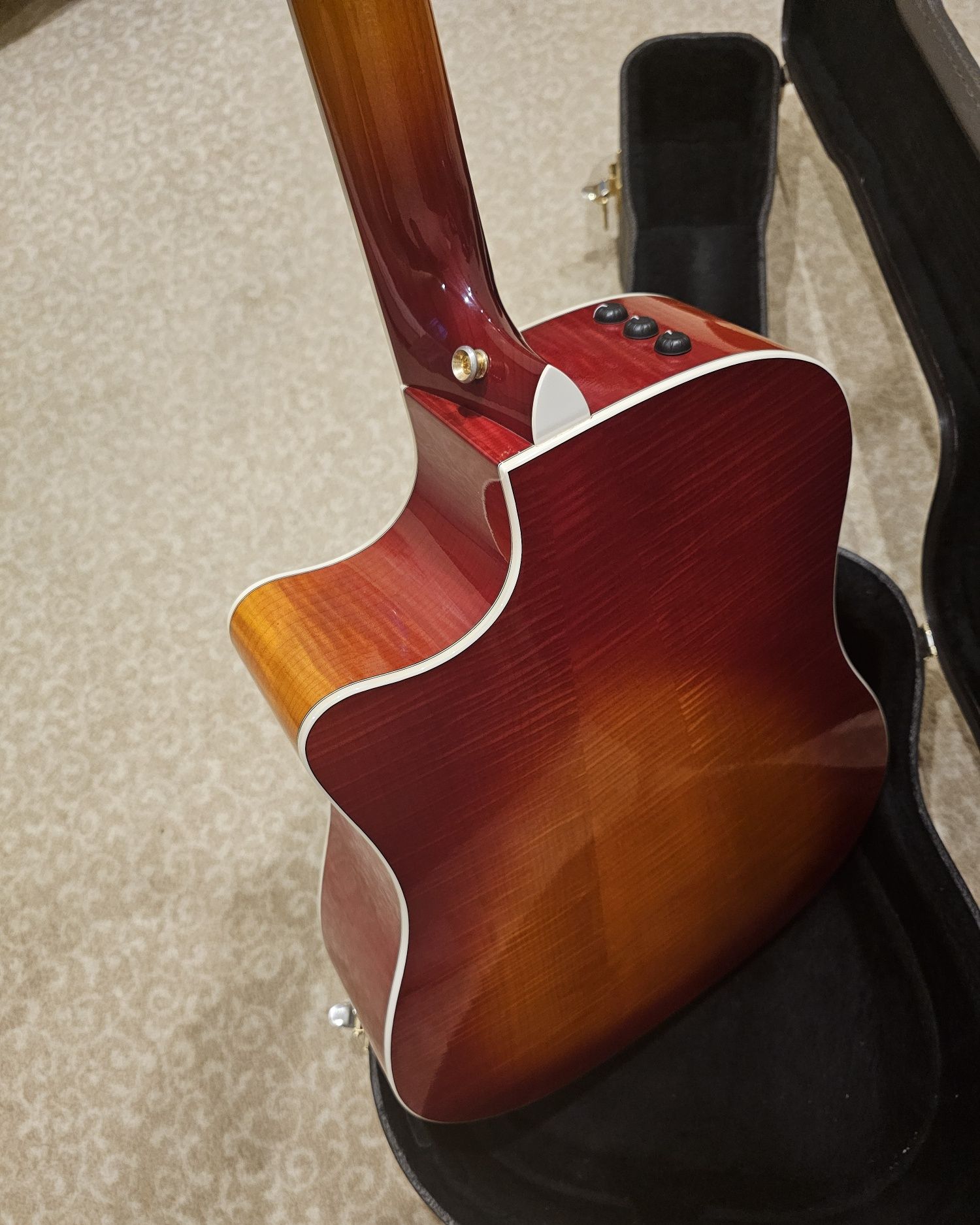 Taylor 610CE Gitara Akustyczna