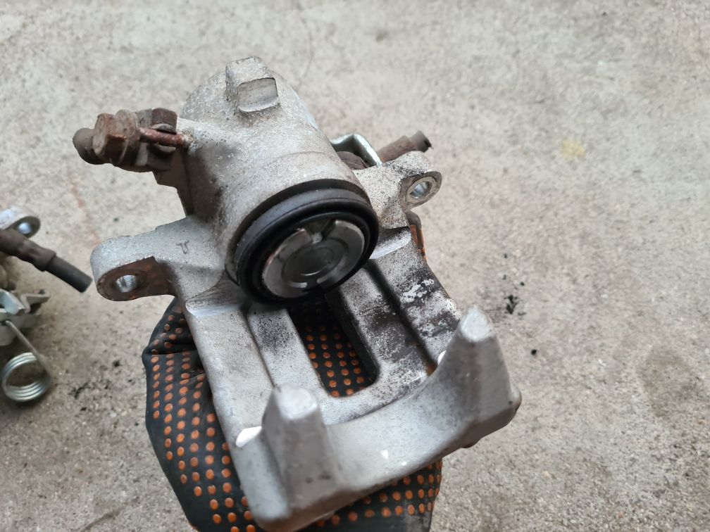 PRAWY ZACISK Hamulcowy tylny tył AUDI A4 B6 B7 od 2001 do 2008r