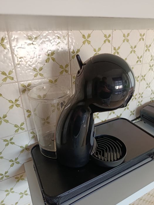 Maquina café Dolce Gusto + Porta cápsulas