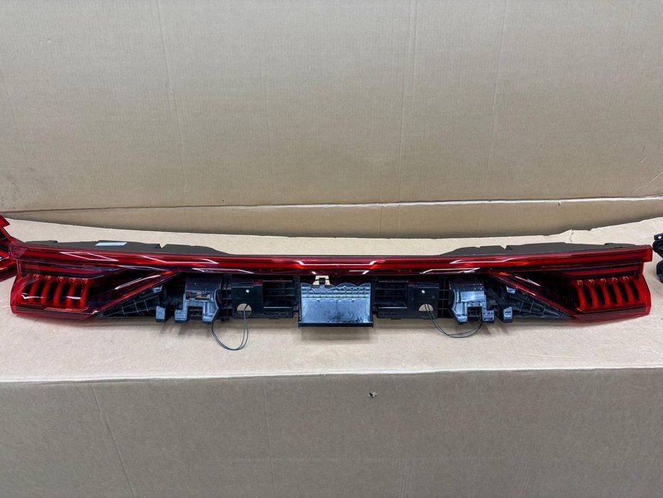 Задние фары AUDI Q8