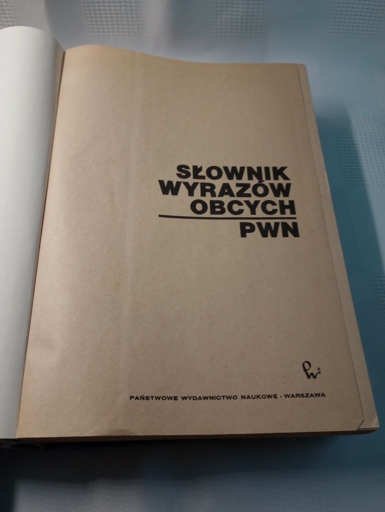 Słownik wyrazów obcych. PWN