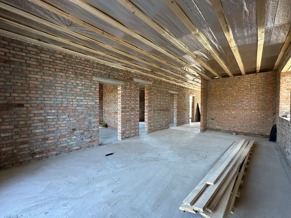 Продаж нового будинку біля школи Обарів