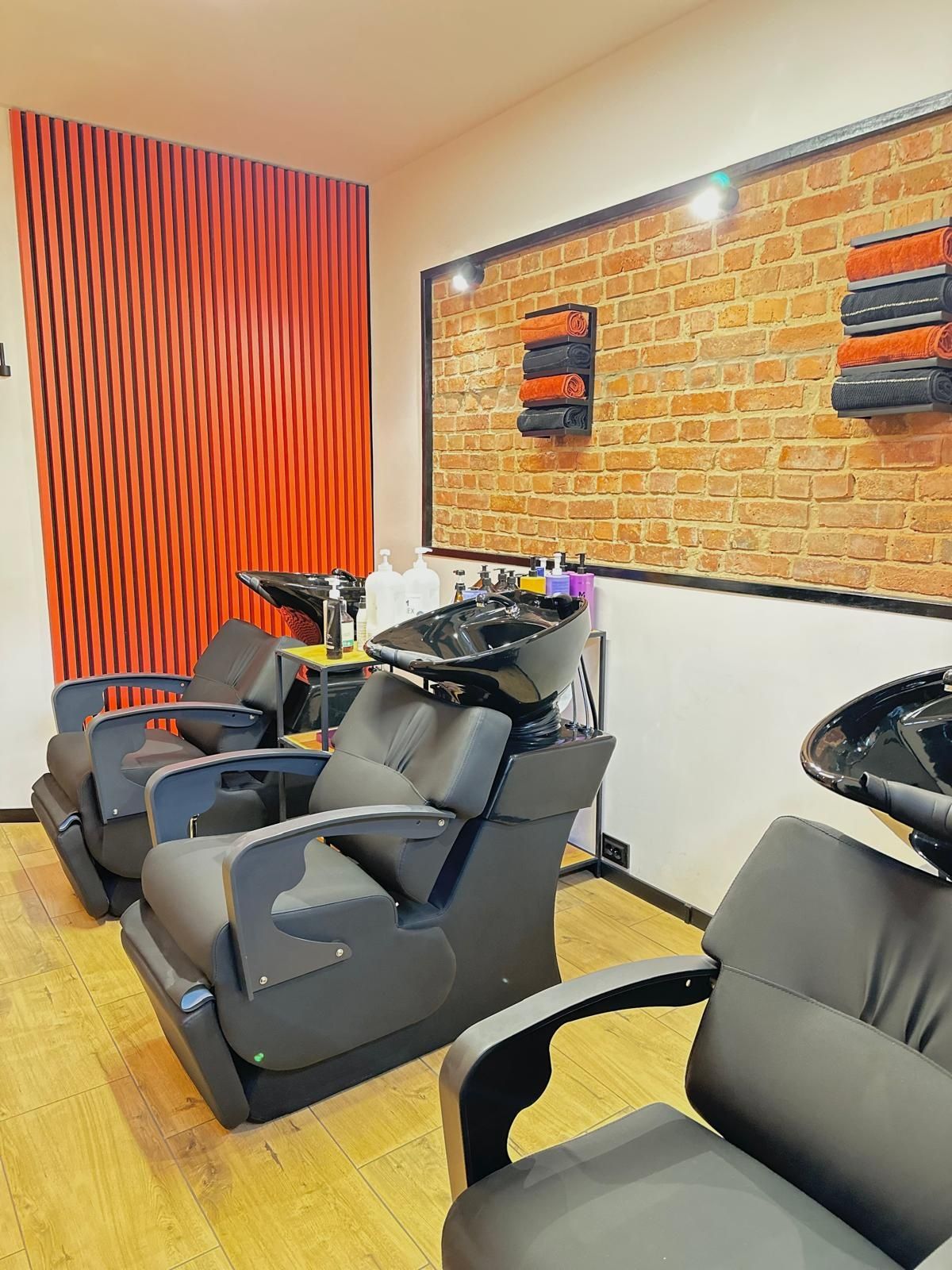 Wynajmę stanowisko fryzjerskie/barberskie
