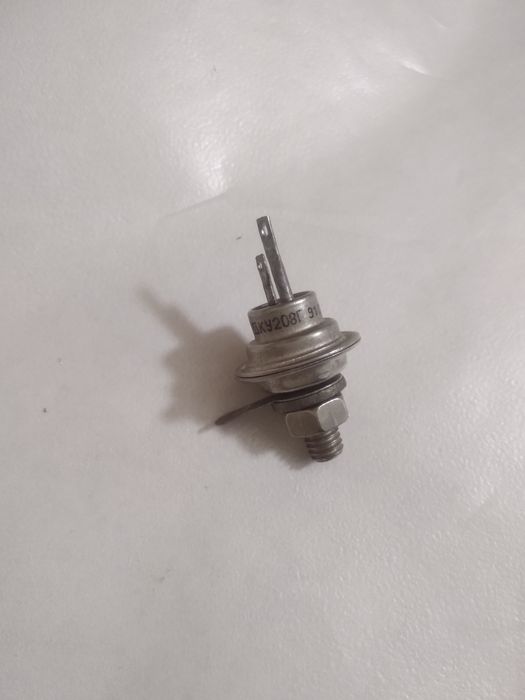 Тиристор і діоди:КУ208Г; Т122-25;діод KY710Tesla з кріпленням і клемою