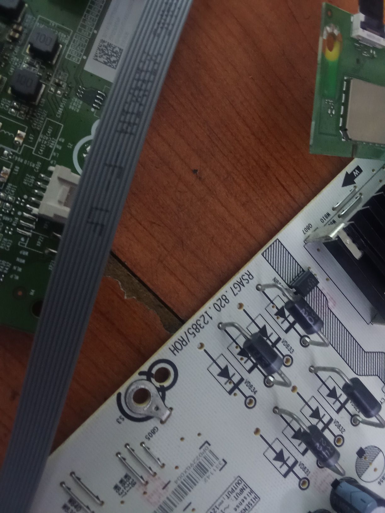Conjunto Hisense Fonte e mainboard - 01
