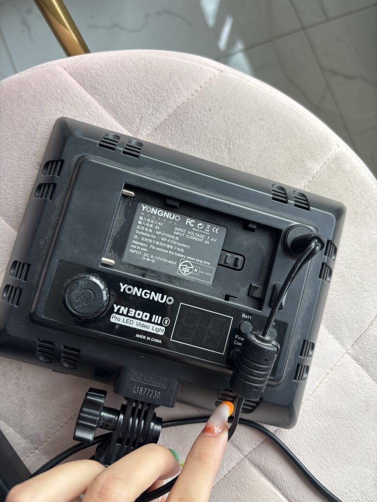 Lampa yongnuo 300 iii