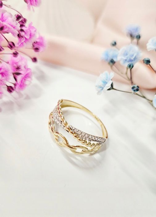 Złoty pierścionek, szeroki, cyrkonie, zawijany, kulki, pr 585 r. 19