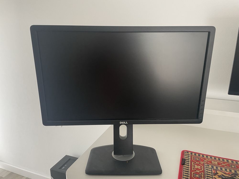 Komputer z monitorem