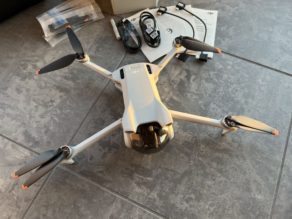 Dron DJI Mini 3 Fly More Combo + DJI Care + lądowisko