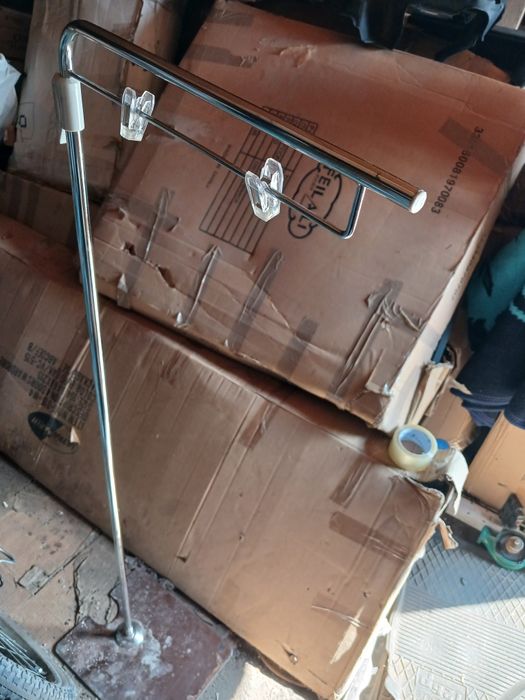 Стійка для одягу