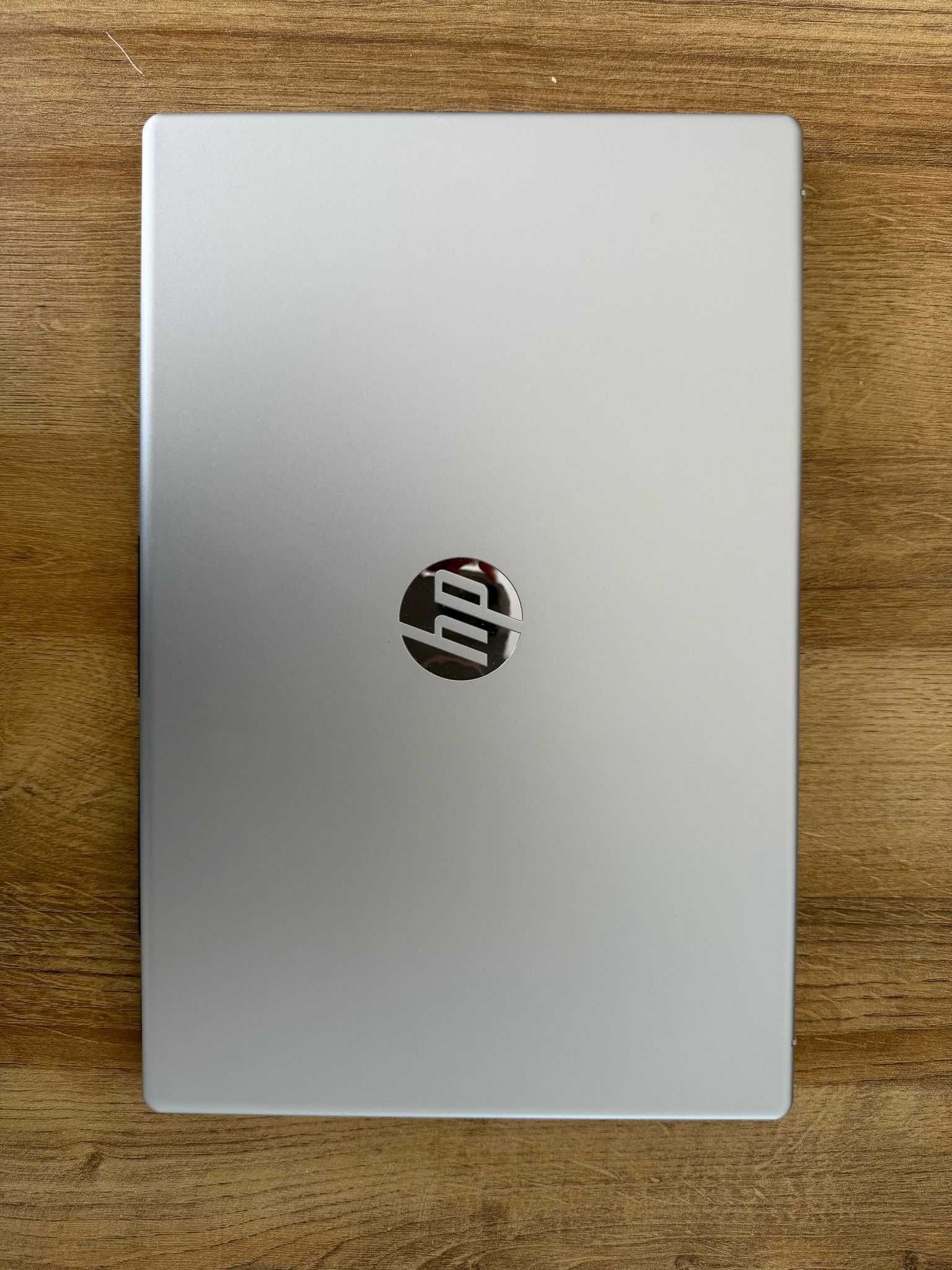 Portátil HP 15 -FD0 1 TB ( INTEL CORE i7 ) nunca usado