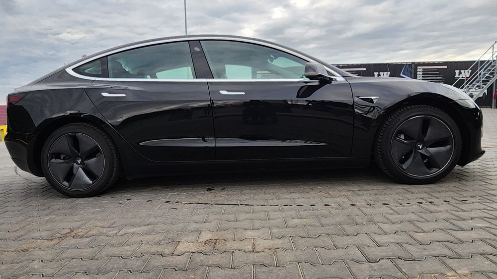 Tesla Model 3 Long Renge