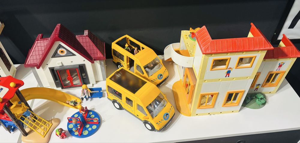 Playmobil zestaw edukacja - szkola/przedszkole/żłobek/bus szkolny