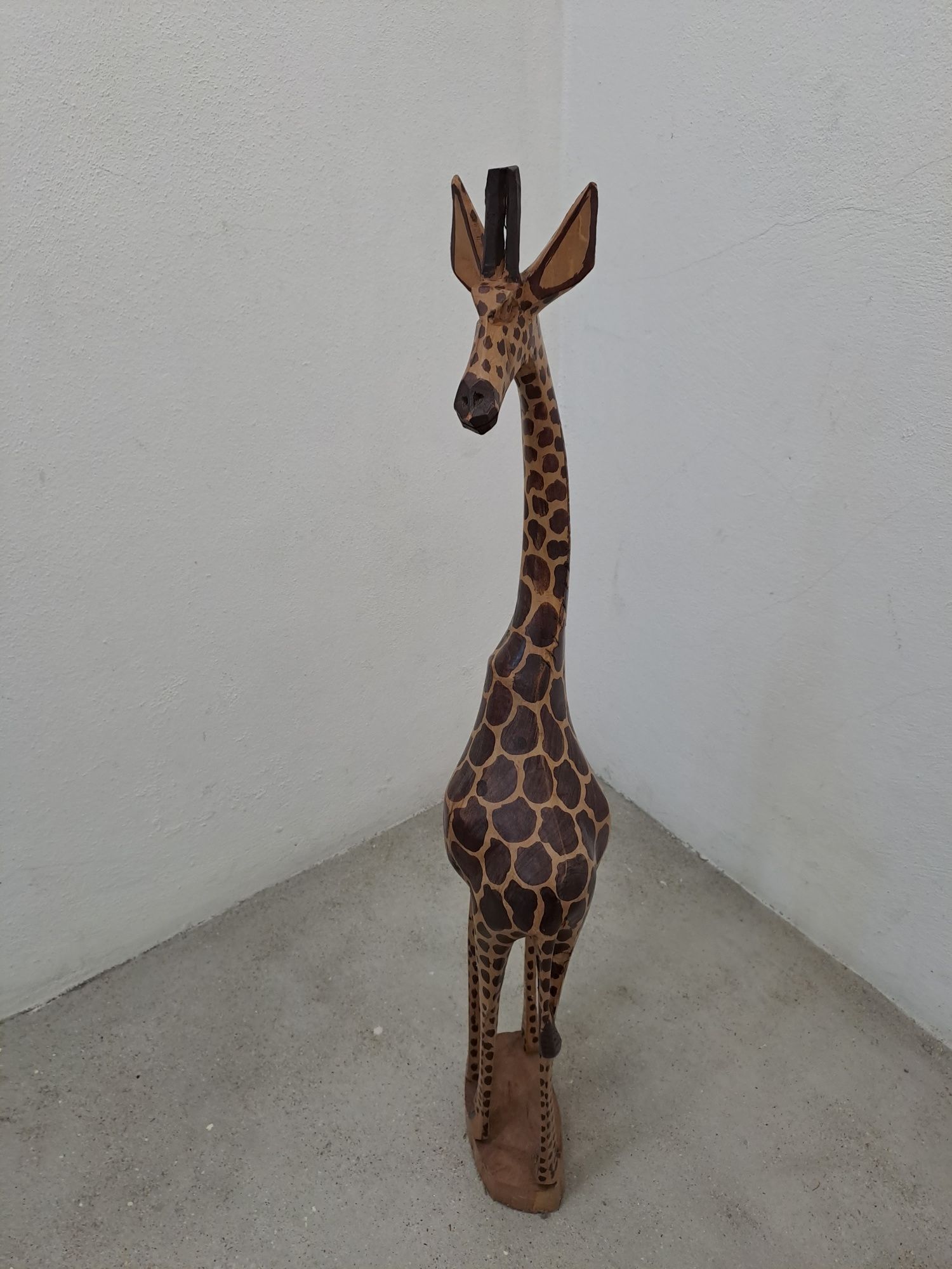 Girafa em madeira
