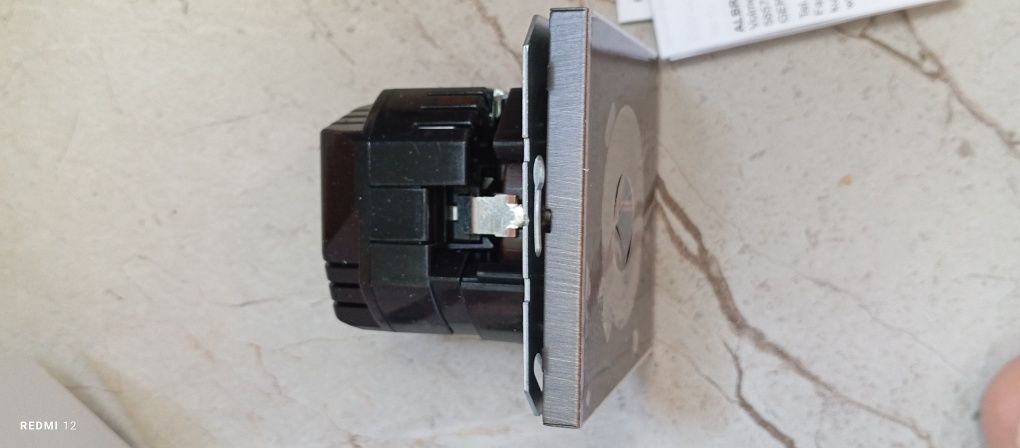 2x Gniazdko Jung schuko, z ładowarką usb