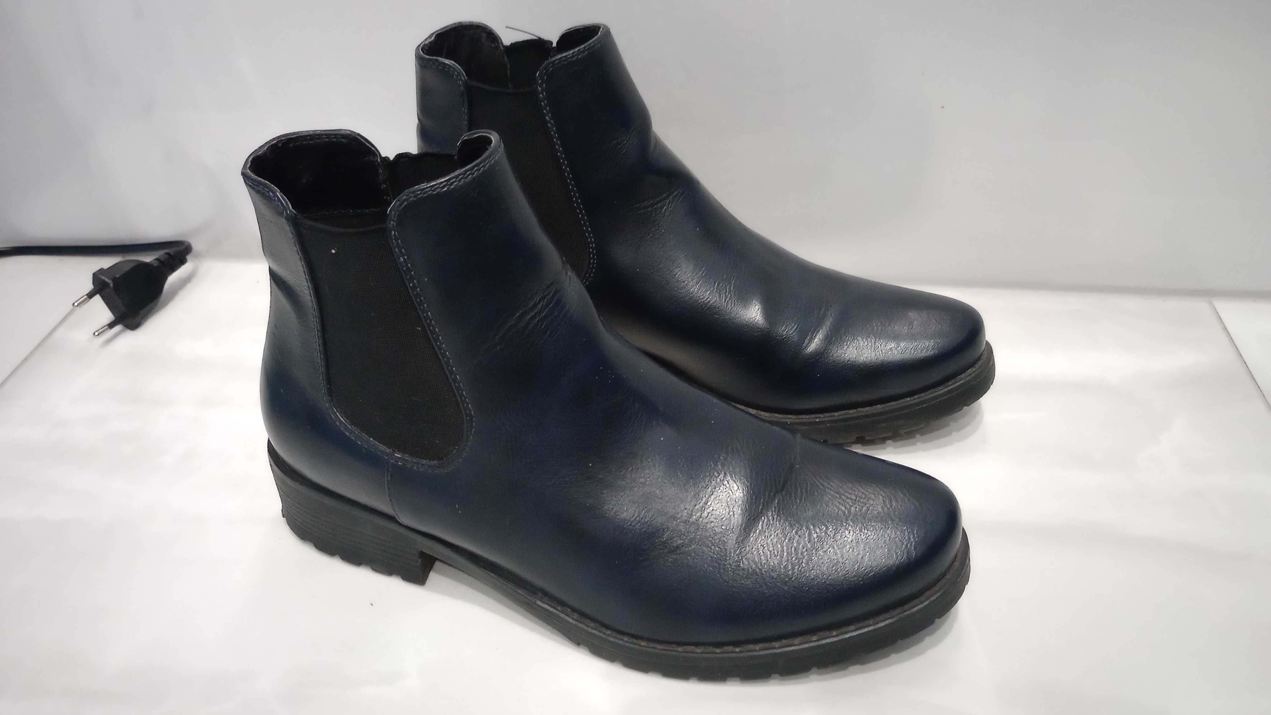 buty, botki nieocieplane w rozmiarze 40