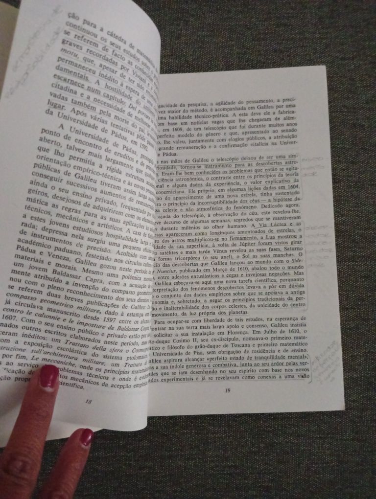 Livro de filosofia Galileu