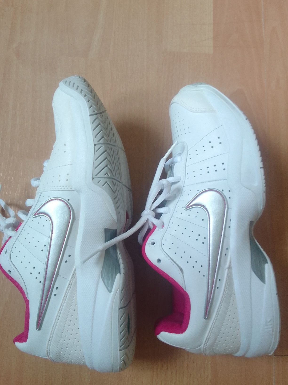 Buty damskie Nike court r.40 Indonezja