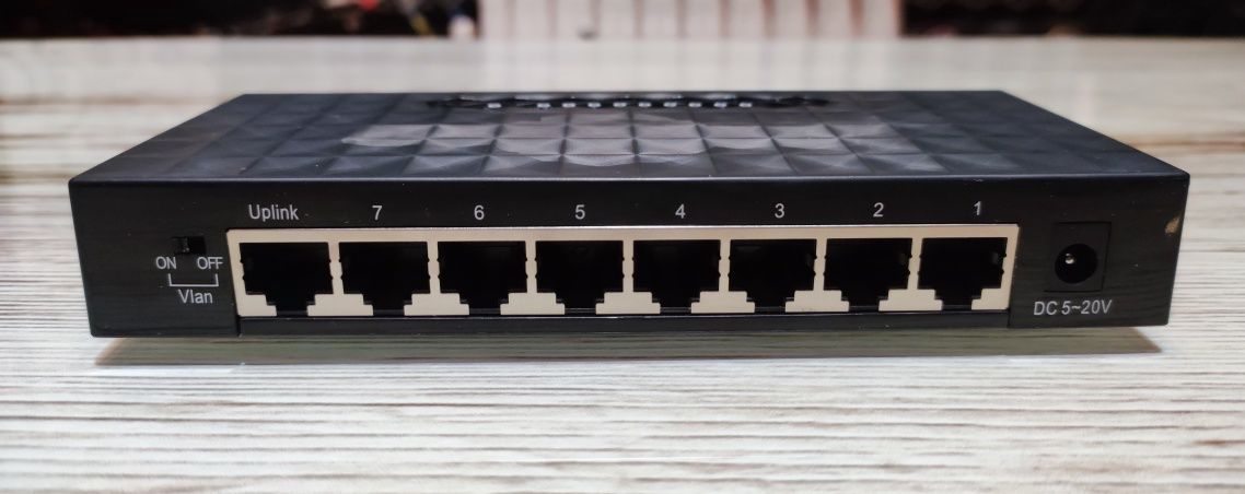 8 портовий Ethernet Switch 1G, версія з підтримкою VLan