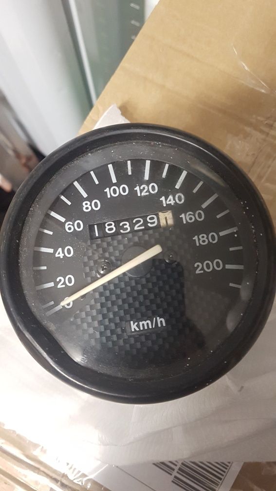 Suzuky GS500  Velocimetro e peças  varias